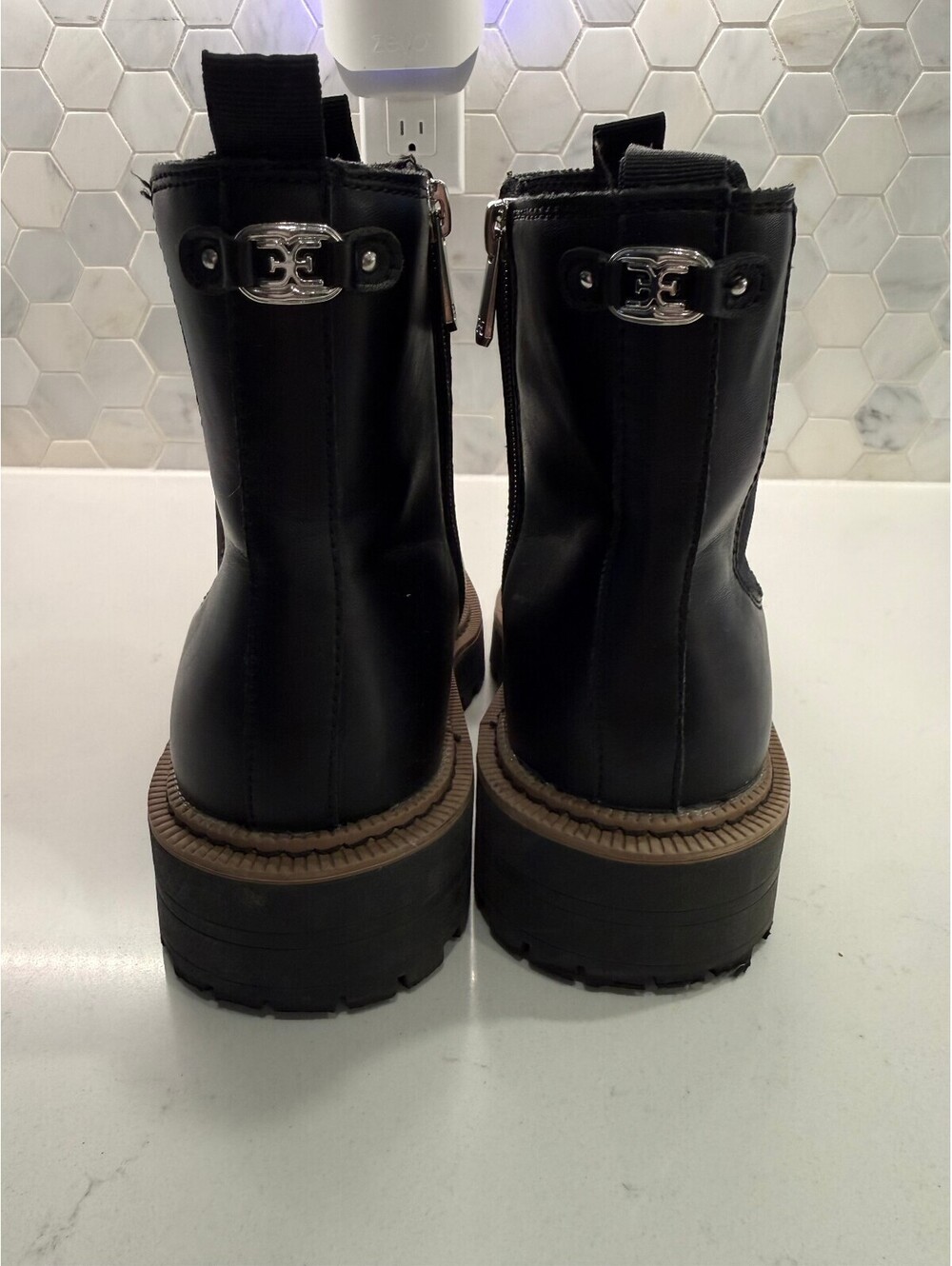 Sam Edelman Laguna Chelsea Boots Size 4 Kids/5.5 Women - Picture 3 of 7